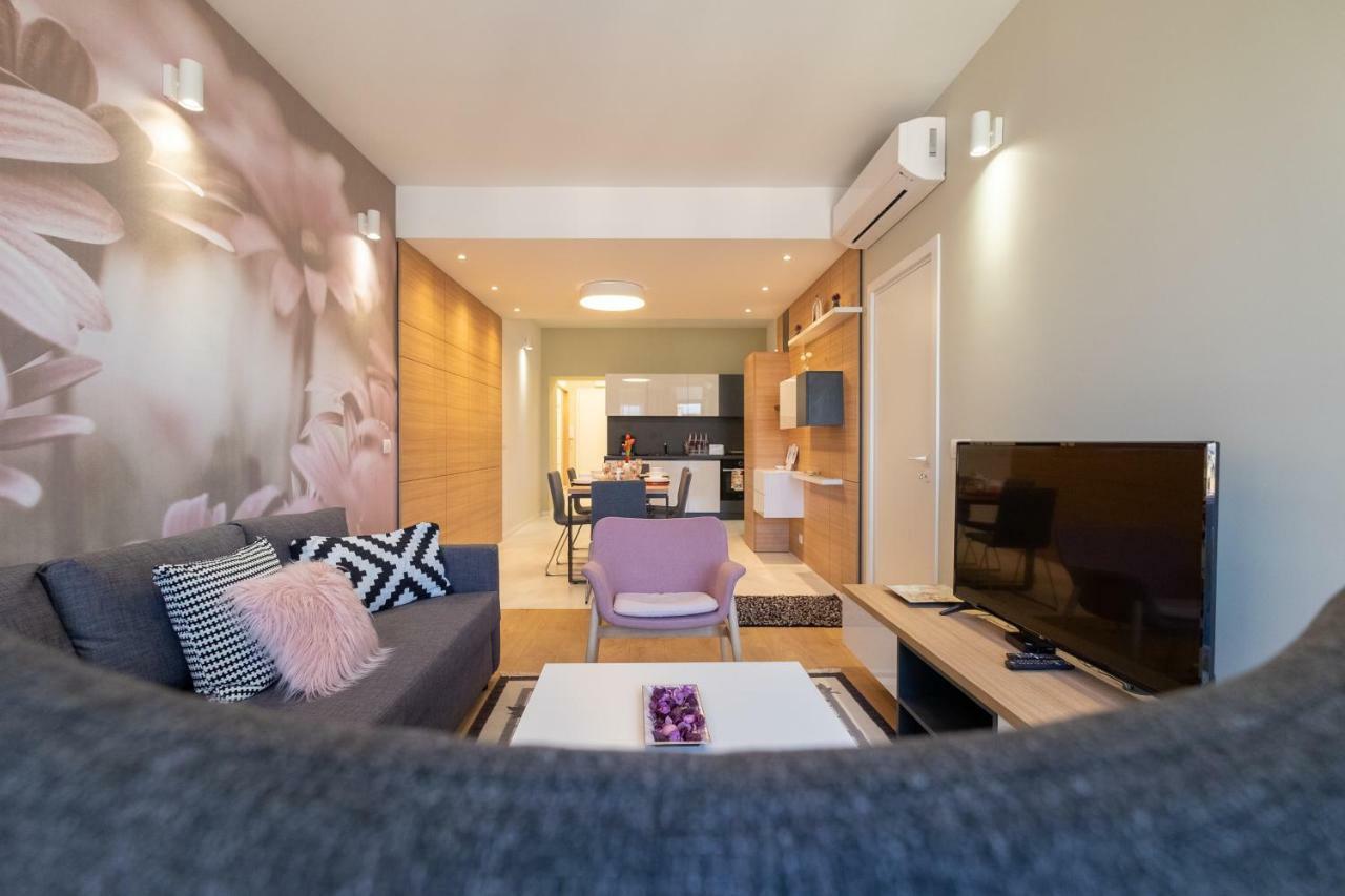 Vitosha Blvd Luxury 2-Bedroom, 2-Bathroom With Balcony Sofia Eksteriør bilde