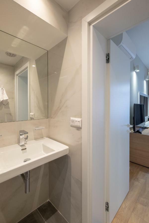 Vitosha Blvd Luxury 2-Bedroom, 2-Bathroom With Balcony Sofia Eksteriør bilde