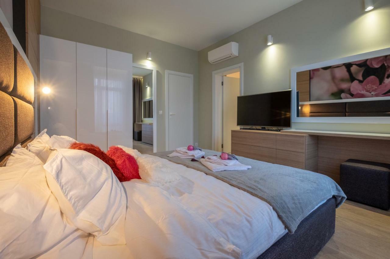 Vitosha Blvd Luxury 2-Bedroom, 2-Bathroom With Balcony Sofia Eksteriør bilde